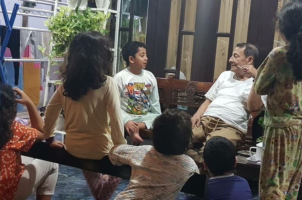 Rasulullah SAW bersabda, "Barangsiapa beriman kepada Allah dan hari akhir maka hendaklah dia memuliakan tamunya."