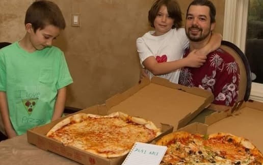 Lazlo Hanyecz: Programmer yang Beli Pizza dengan Bitcoin, Pelopor atau Korban Realita Intersubyektif?