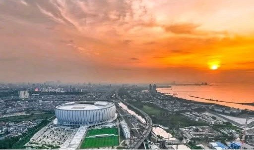 Hanya di Jakarta Ada Sunset Seindah Ini.